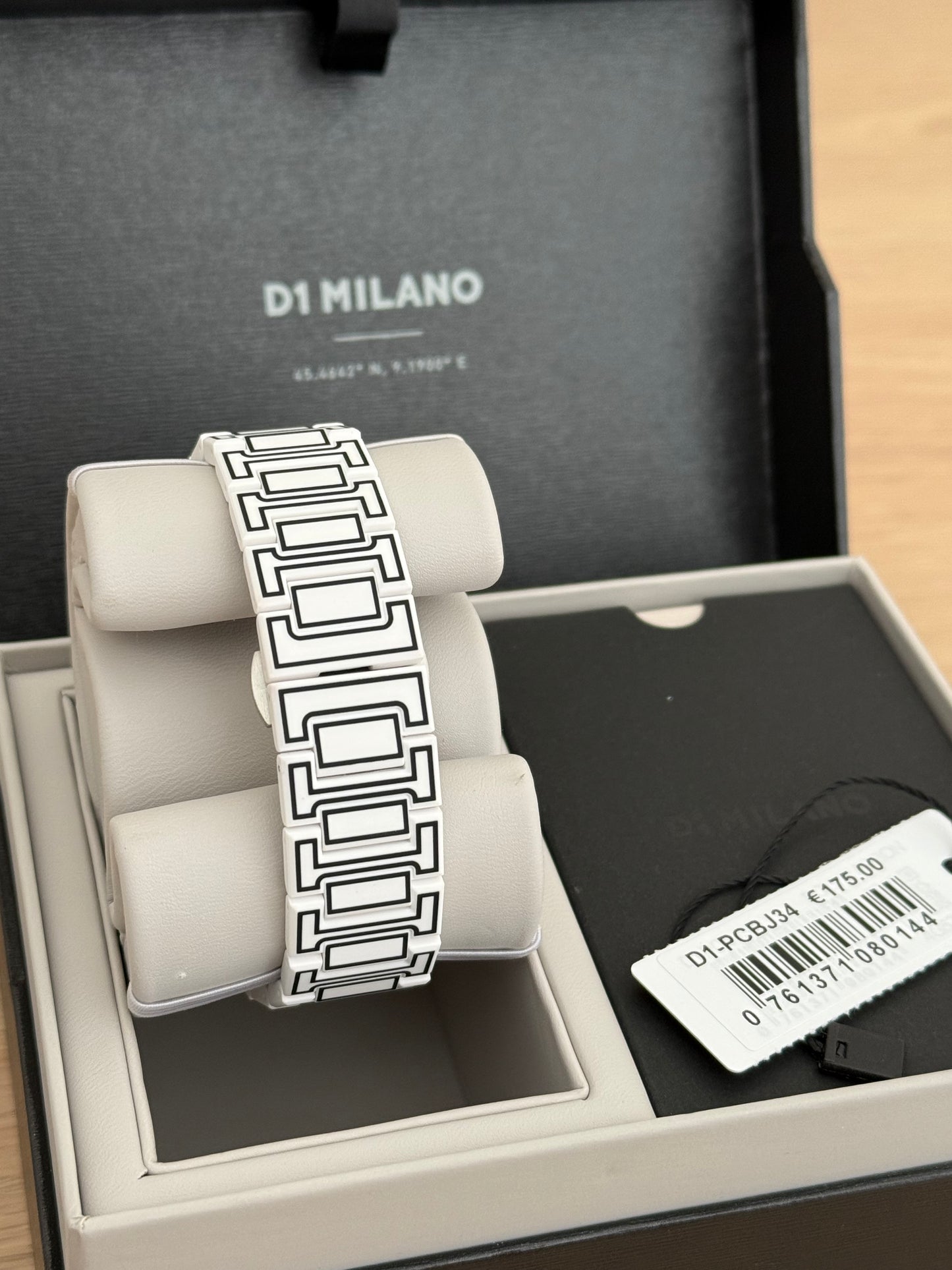 D1 Milano White Sketch