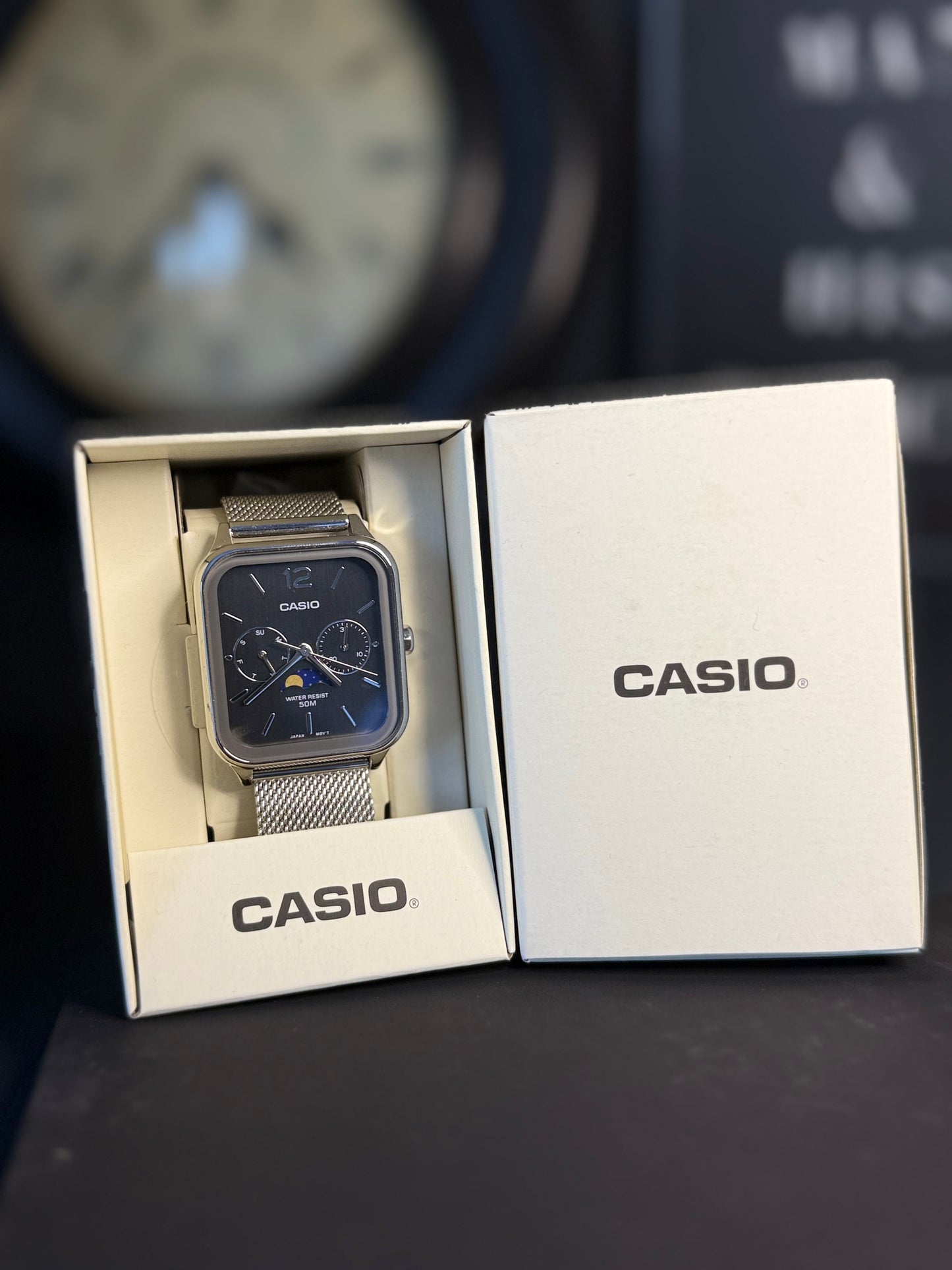 Casio MTP-M305 - Moon phase - Mesh Strap