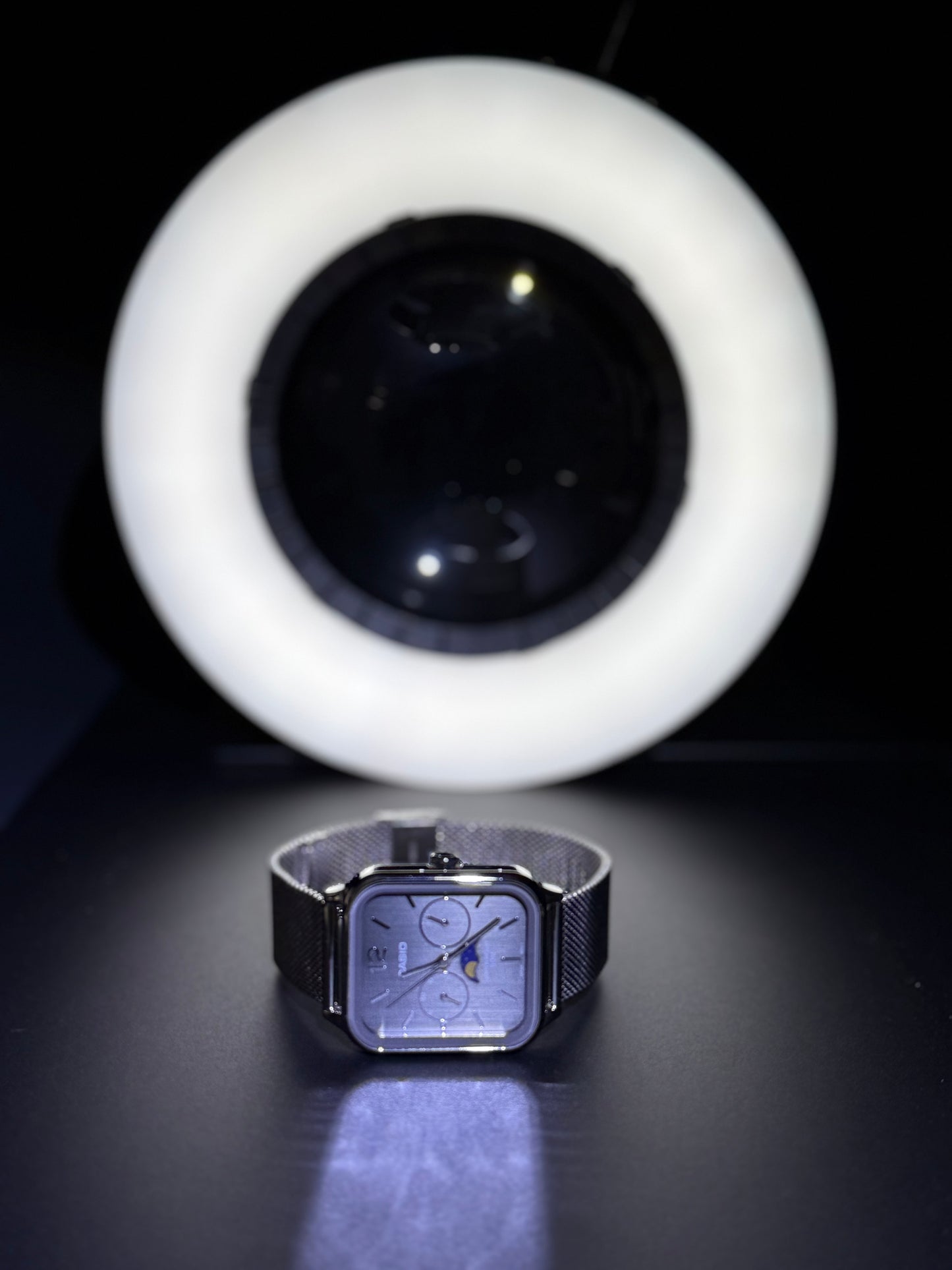 Casio MTP-M305 - Moon phase - Mesh Strap