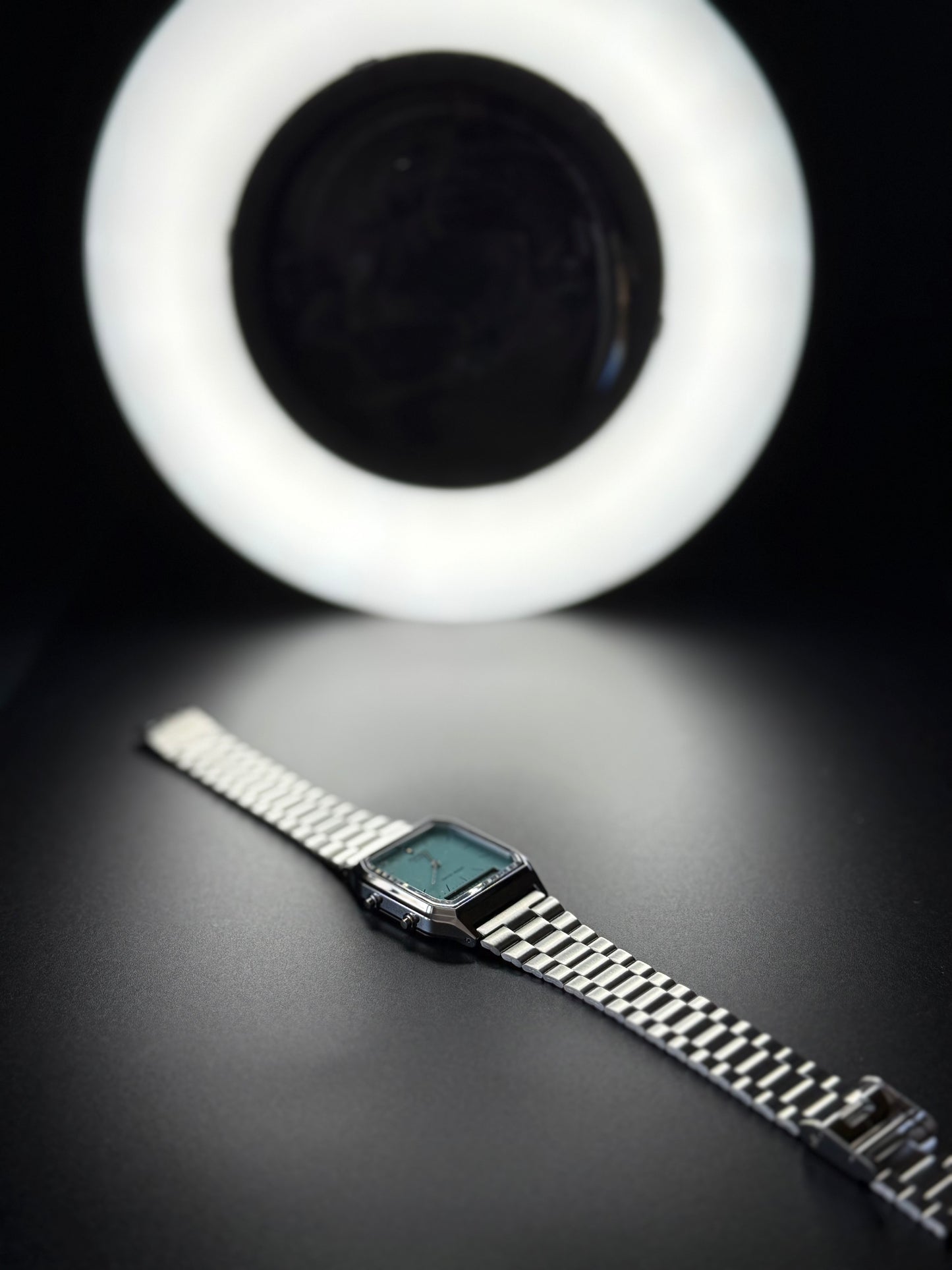 Casio MTP-M305 - Moon phase - Mesh Strap