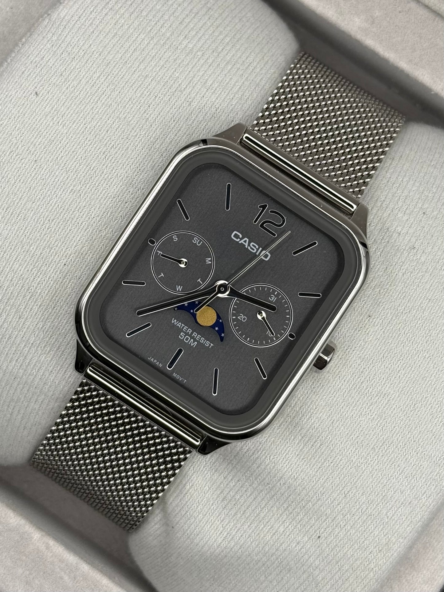 Casio MTP-M305 - Moon phase - Mesh Strap
